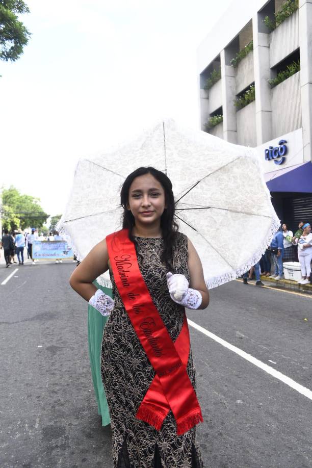 No sólo las palillonas cautivaron con su belleza al público.