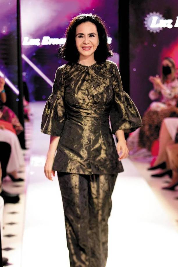 Luz Ernestina Mejía--: La perseverancia es uno de sus dones, el mismo que le permitió luchar contra viento y marea para cumplir su sueño de graduarse como diseñadora de modas, título que recibió hace apenas unos meses junto a la primera promoción de esa carrera en Unitec.