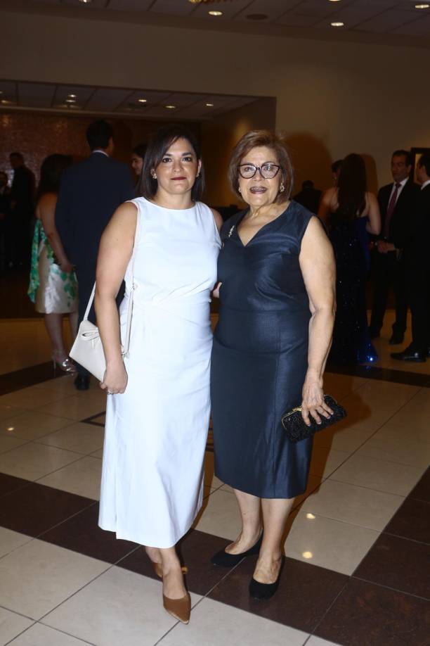 María Alicia Larios y Elena de Larios 