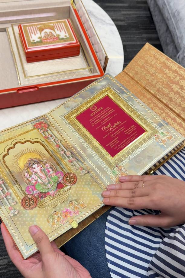 En la invitación del acto, que ha sido compartida por varios medios indios, el futuro matrimonio pidió que se unieran a esta iniciativa los más desfavorecidos, como parte de las celebraciones previas a su esperado enlace.