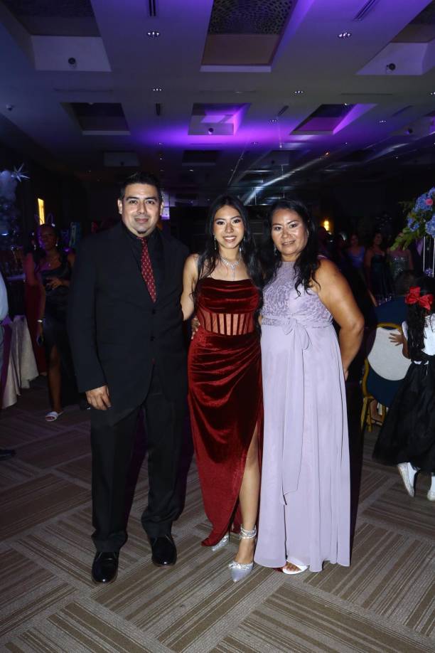 Miguel Castro, Arleny Castro y Doris Cruz