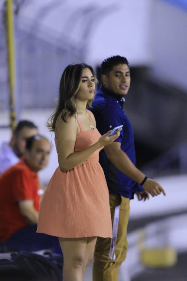 Cristel Osorio labora en TDTV y se robó las miradas en el cierre de preparación del Atlas de cara al duelo ante Olimpia.