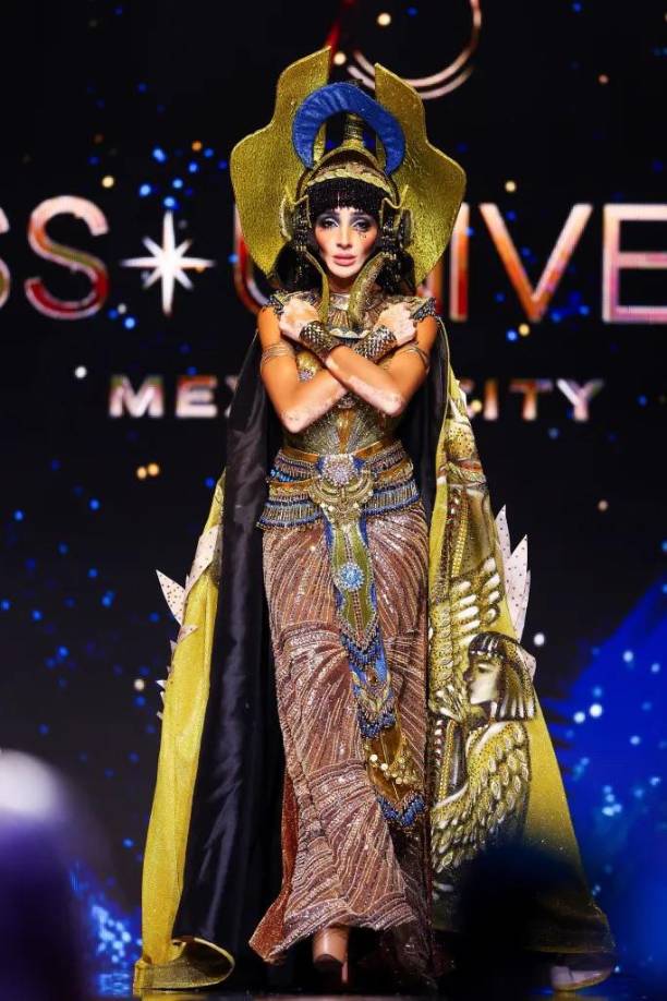 8. Miss Egipto, Logina Salah: Titulado “Resurgiendo de la tumba”, este disfraz se inspira en la rica cultura e historia del Antiguo Egipto, especialmente en la historia de la reina egipcia Cleopatra.