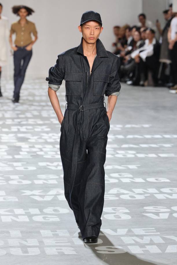 NEW YORK, NEW YORK - SEPTEMBER 08: A model walks the runway at the Helmut Lang fashion show during New York Fashion Week - September 2023: The Shows on September 08, 2023 in New York City. Cindy Ord/Getty Images/AFP (Photo by Cindy Ord / GETTY IMAGES NORTH AMERICA / Getty Images via AFP)