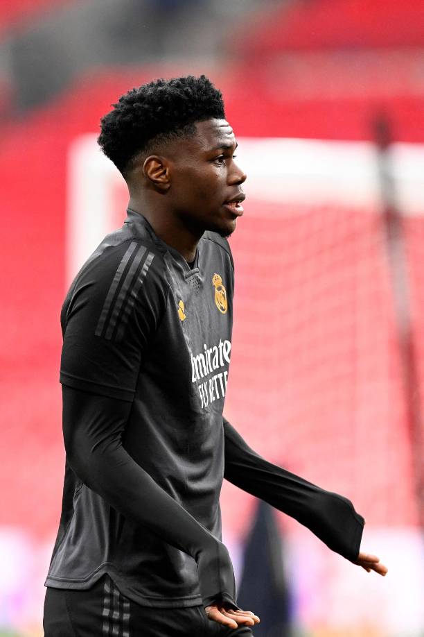 Tchouaméni, que parecía estar descartado para la final por un problema de estrés en el pie izquierdo, acompañó durante la primera parte de la sesión al resto del grupo este viernes en Wembley. 