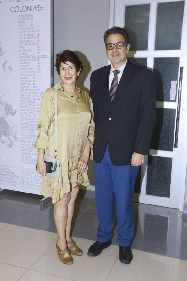 Flor Albergue y Gustavo Larach