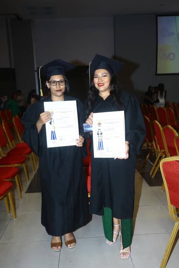 Jessica Mejía y Ana Cambram