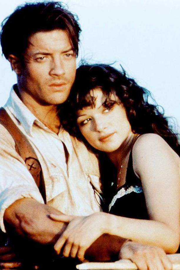 'La momia' (1999), la puedes ver en Movistar+, Netflix, y HBO Max. Protagonizada por Brendan Fraser y Rachel Weisz, esta película trata sobre un equipo de arqueólogos que resucitan una momia de espíritu maligno, ahora les toca el turno a un aventurero y a un torpe egiptólogo destruir un terrible demonio.