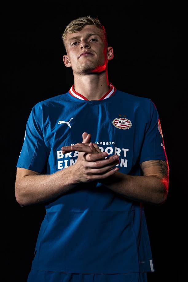 OFICIAL: El defensor inglés Jarrad Branthwaite es nuevo jugador del PSV, llega procedente del Everton.