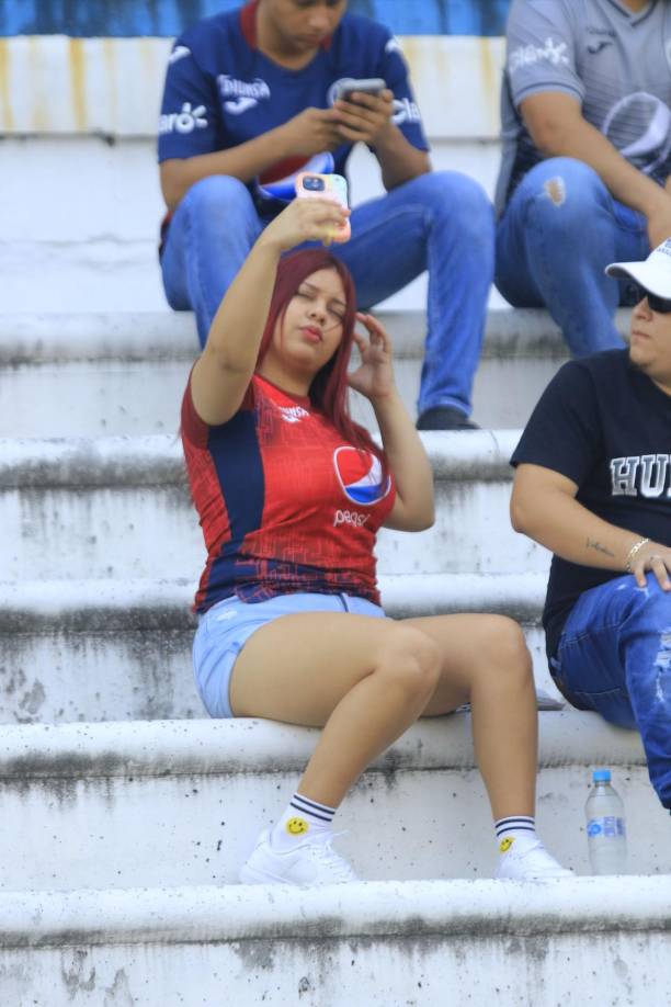 Muñecas: Bellas chicas cautivan en el Motagua - Tigres