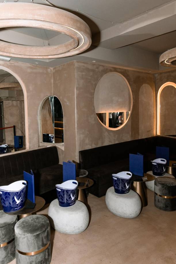 Piqué llegaba al lugar completamente camuflado: se ponía lentes de sol, gorra y el taxi lo dejaba justo en la entrada de una puerta lateral, que se utilizaba para el ingreso de mercadería. 