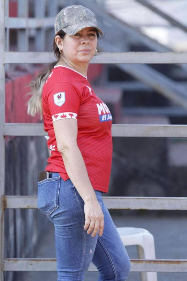 La belleza de las tocoeñas que apoyaron a la Real Sociedad ante Honduras Progreso.