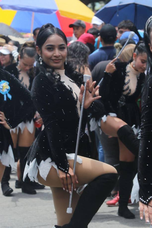 Stephany Pavón, palillona del Instituto Hibueras. 