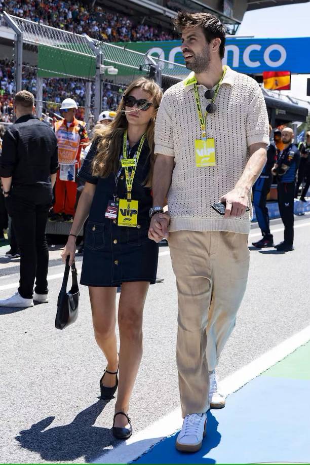 Gerard Piqué y Clara Chía reaparecieron en público en el Gran Premio de España de la Fórmula 1 en junio. Se mostraron más enamorados que nunca y muy cariñosos, llegaron de la manito y no se soltaron en ningún momento.