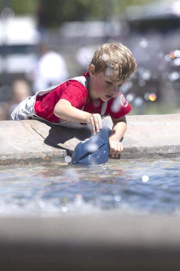 Las temperaturas debían alcanzar también los 40ºC en el oeste de Alemania, donde el temor de sequías llevó al presidente de la asociación de agricultores, Henning Christ, a advertir de “grandes pérdidas” en la producción de alimentos. 