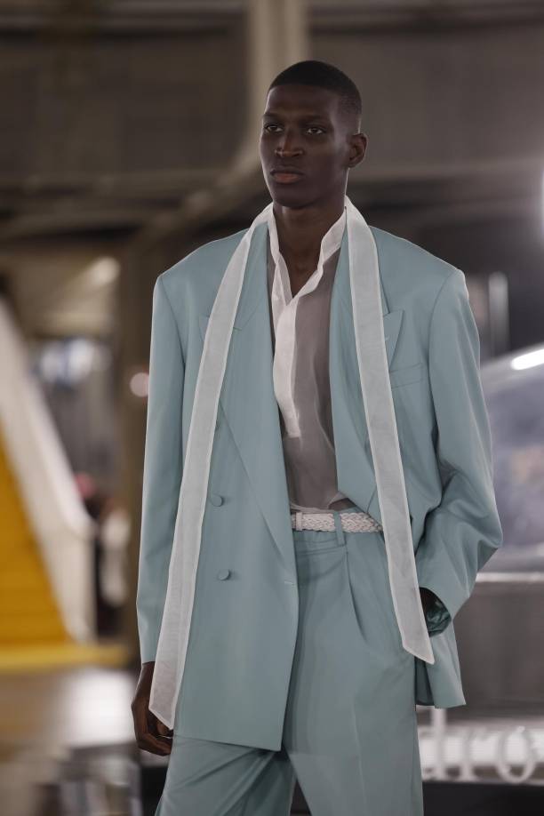 Y como broche de oro de la primera jornada Pedro del Hierro celebrará su 50 aniversario de un modo único y exclusivo que mantendrá la intriga hasta el último momento. Una nueva colección que presentarán rodeados de magia, y de mucho misterio hasta llegado el inicio del desfile.