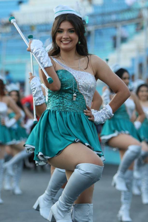 Kimberly Flores, la bella palillona del Milla Selva que enamoró en los desfiles