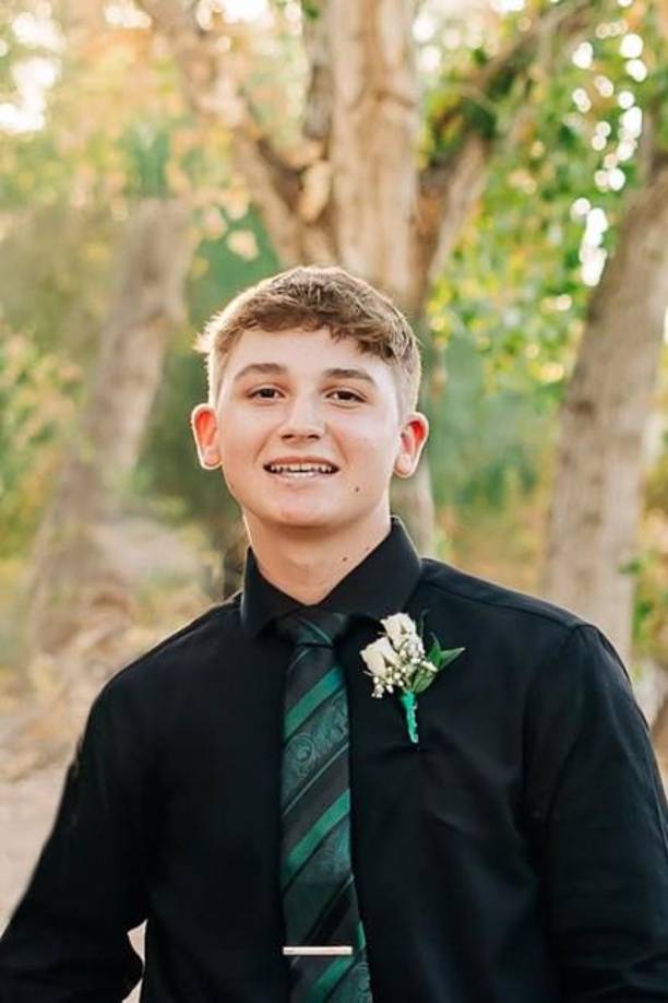 Durante las investigaciones, el Departamento de Policía de Queen Creek ha identificado a varias personas de interés en relación con el asesinato de Preston. El jefe de QCPD, Randy Brice, hace un llamado a los padres para que hablen con sus hijos y presenten cualquier prueba directa relacionada con el caso.