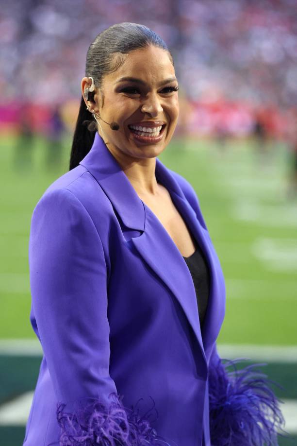  Jordin Sparks es otra de las famosas presentes como conductora. Jordin es una cantante, compositora y actriz, que saltó a la fama como la ganadora de la sexta temporada de American Idol.