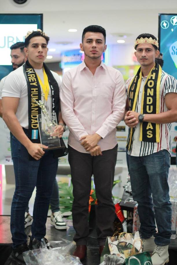 Los dos últimos ganadores del certamen Míster Honduras Humanidad (MHH), ALEXIS RAMIREZ (2023) Y ROGER ESCAÑO (2022) junto al CEO de PTH Y MHH, Marvin Girón. 