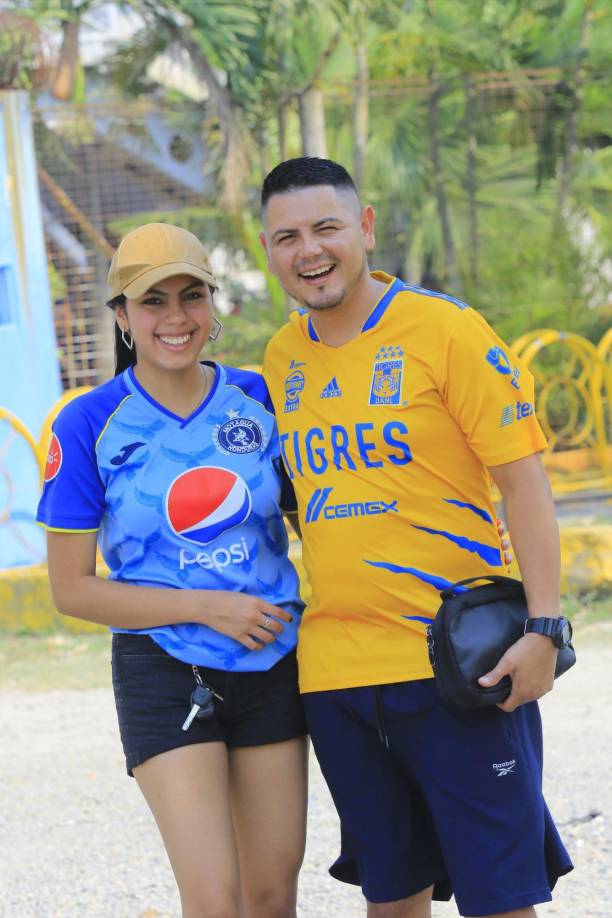 Muñecas: Bellas chicas cautivan en el Motagua - Tigres