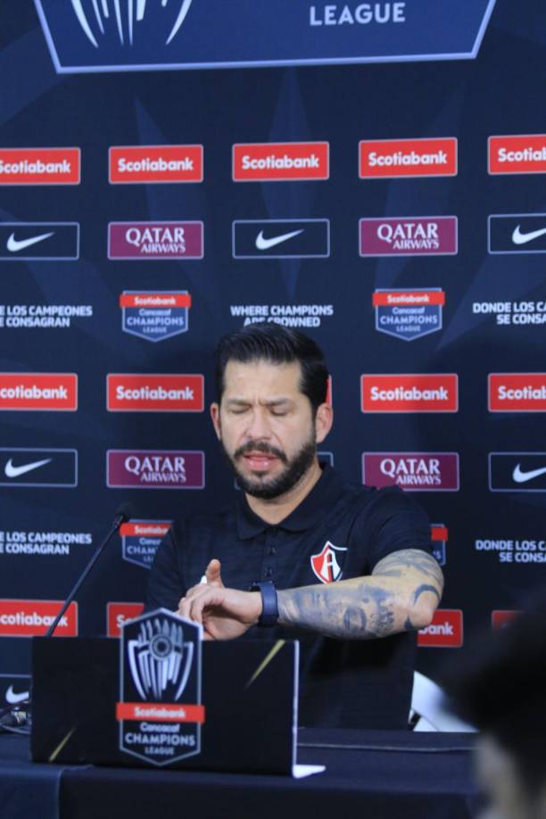 ¿Contra el tiempo? Benjamín Mora en la rueda de prensa.