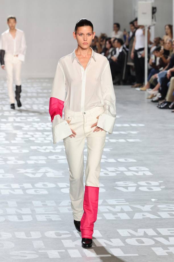 NEW YORK, NEW YORK - SEPTEMBER 08: A model walks the runway at the Helmut Lang fashion show during New York Fashion Week - September 2023: The Shows on September 08, 2023 in New York City. Cindy Ord/Getty Images/AFP (Photo by Cindy Ord / GETTY IMAGES NORTH AMERICA / Getty Images via AFP)