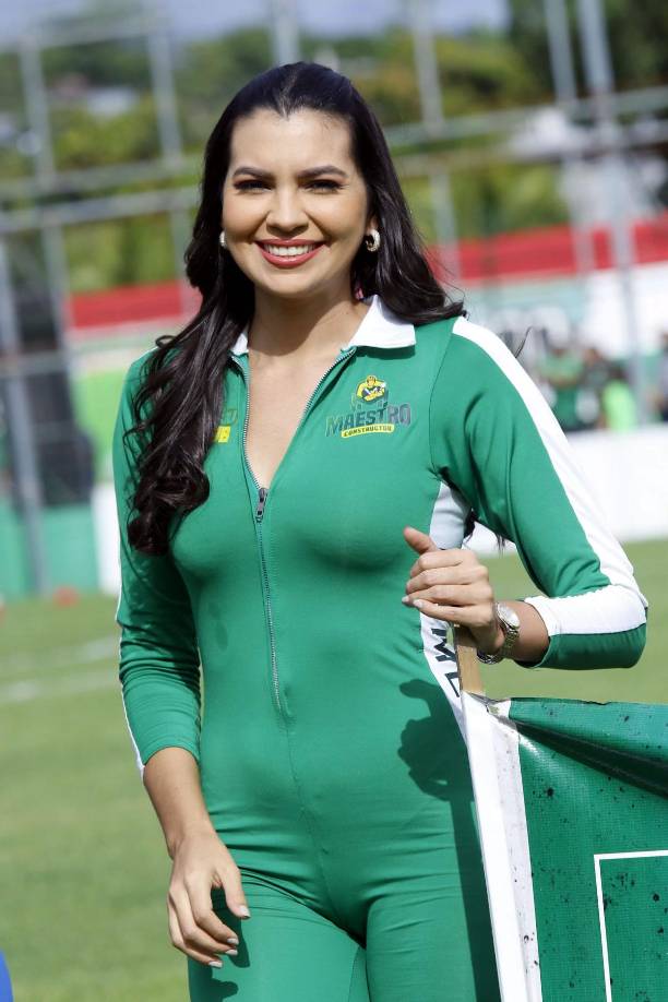 Bellas edecanes pusieron el color y la belleza en el estadio Yankel Rosenthal durante el partido Marathón-Real Sociedad.