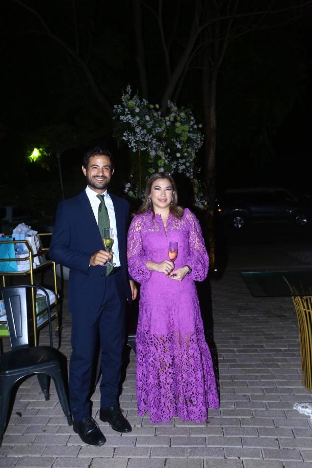 Los testigos del matrimonio civil: John Lloyd y Linda Echeverry