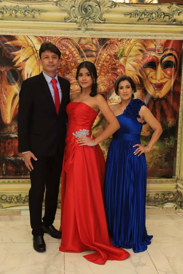 Jorge Martinez, Valeri Martinez y Dunia Salgado