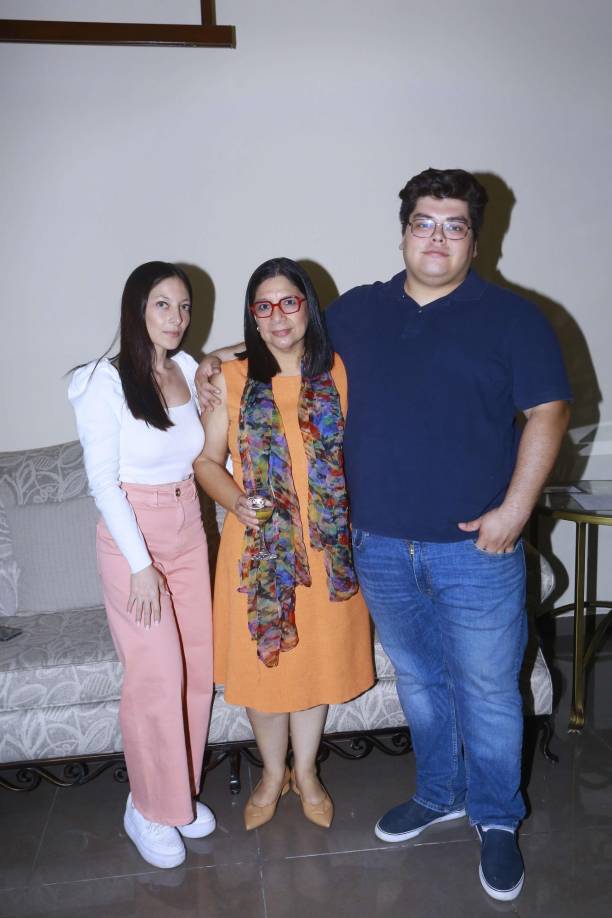 Ana Raquel Villela, Ana Barrientos y Salvador Villela