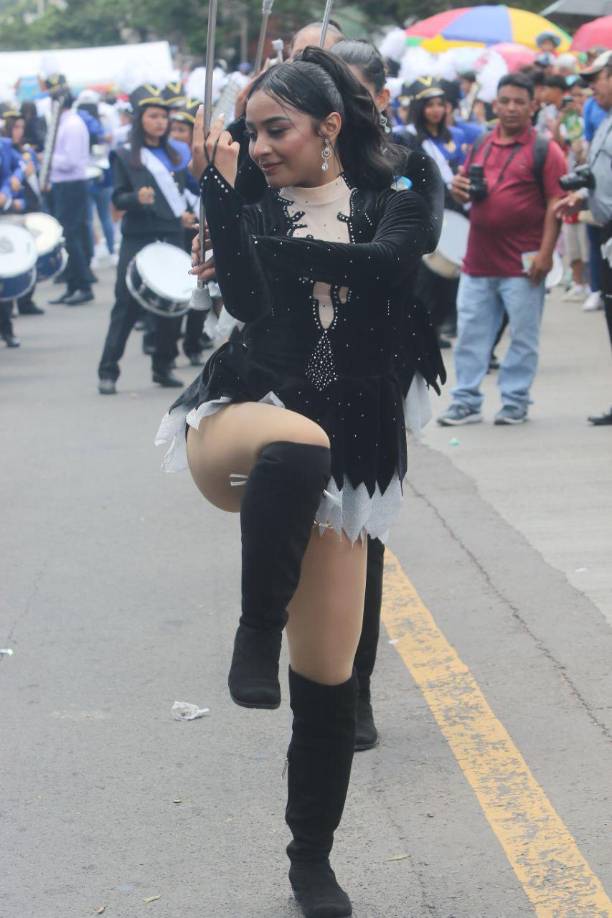 Stephany Pavón, palillona del Instituto Hibueras. 