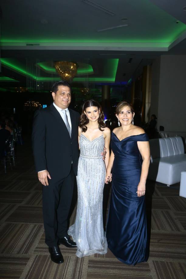 Raúl Tosta, María Elisa Peña y Karla Tosta