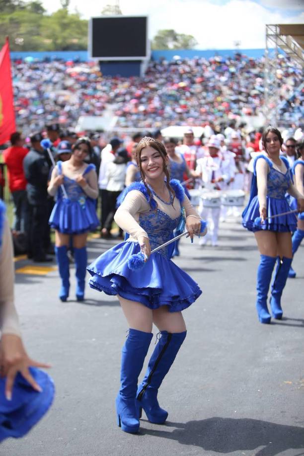 La bella Karol Daniela a su llegada al estadio Nacional.