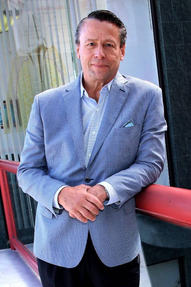 El famoso actor se encuentra involucrado en un proceso legal con el periodista Gustavo Adolfo Infante, quien lo acusó de presunta violencia mediática, de género y extorsión, provocando una gran controversia en el mundo del espectáculo. 