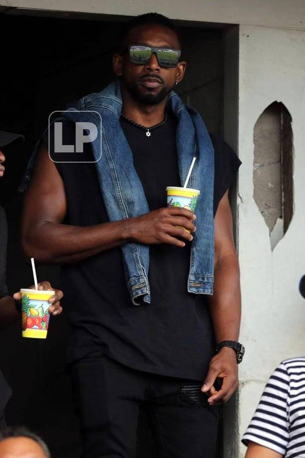 Johnny Palacios, también exolimpista, se hizo presente en el estadio Nacional.