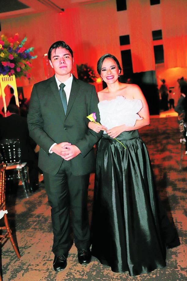 Luis Sandoval y Nadia Suceth.
