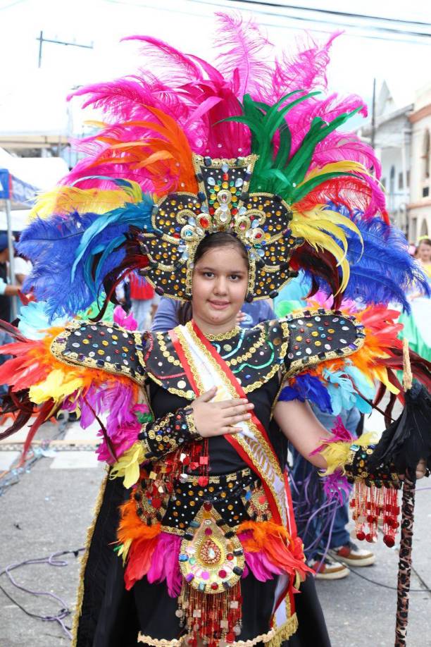 Las marchas iniciaron a las 730 de la mañana desde Plaza Las Banderas para luego recorrer la avenida San Isidro hasta llegar al parque central donde está ubicado el estrado principal.