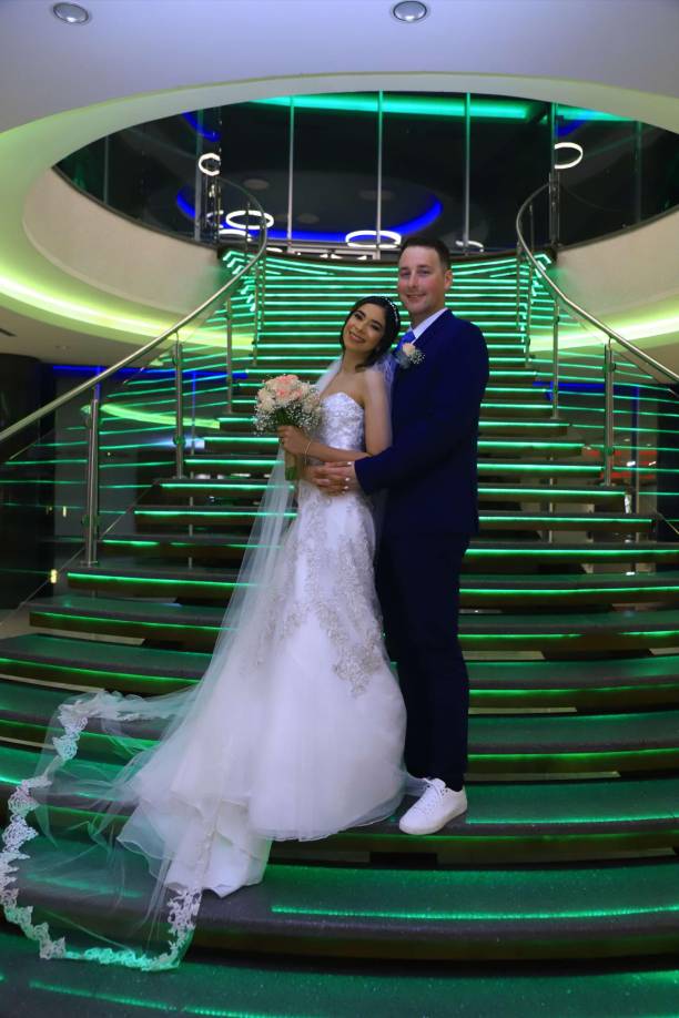 La pareja derrochó amor y complicidad durante toda la ceremonia y la fiesta bailable.