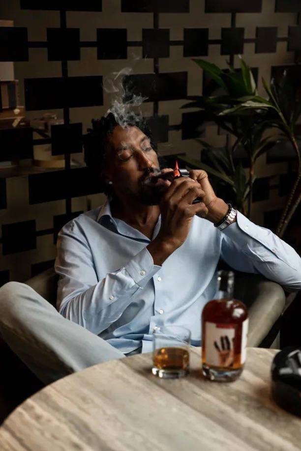  Luego de la comida llegará la hora del relax con <b>la degustación del bourbon y whisky </b>de su marca, <i>Digits</i>, y la noche culminará con la entrega de la autobiografía firmada, para que el regalo sea perfecto.