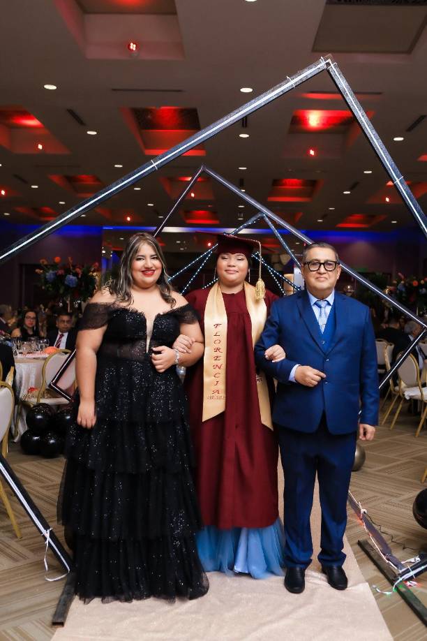 Mónica, Luz de María y José Pineda