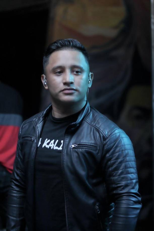 Se trata de Rafael Flores, un cantante, presentador, productor y camarógrafo cholutecano de 26 años.