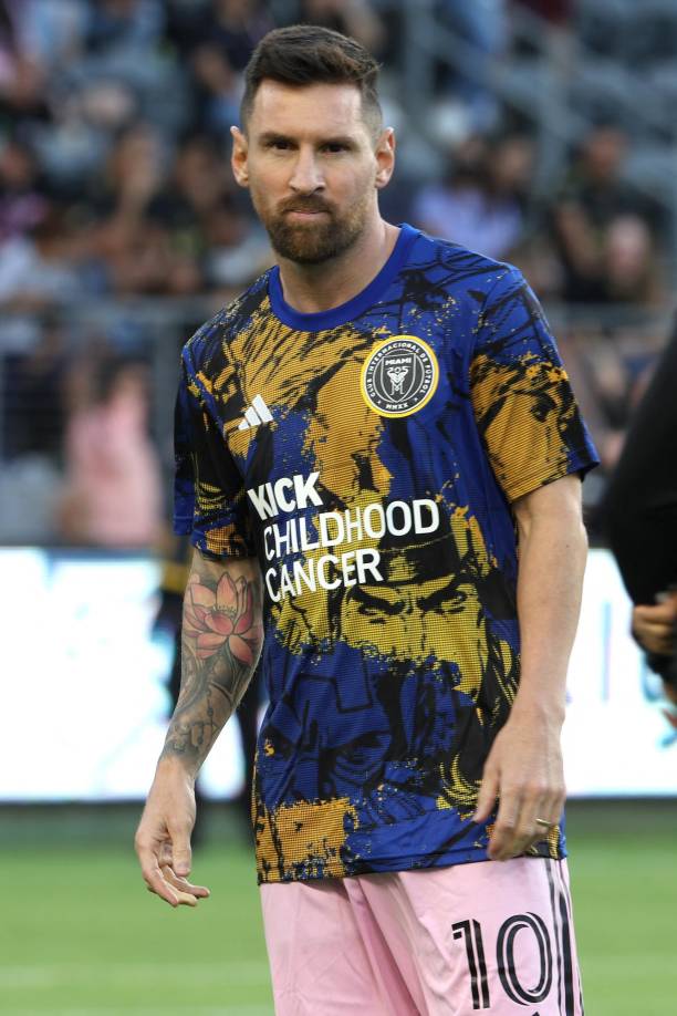 Cada uno de los recintos que visita el astro argentino es abarrotado por miles de seguidores que no se quieren perder el show del argentino.