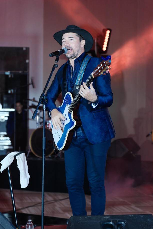 Polache fue el artista invitado del festejo. 