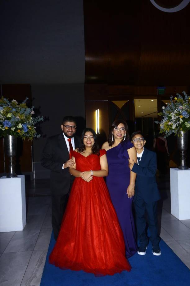 Alex Moncada, Valeria Moncada, Fanny Vásquez y Alex Moncada Jr.