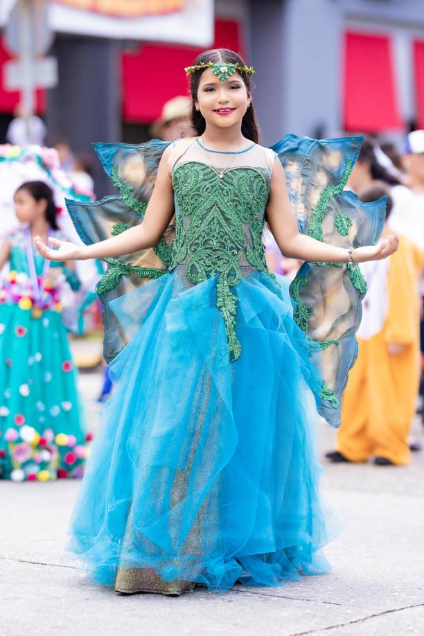 En los desfiles patrios 2023 tambén participaron cuadros de danza y palillonas.