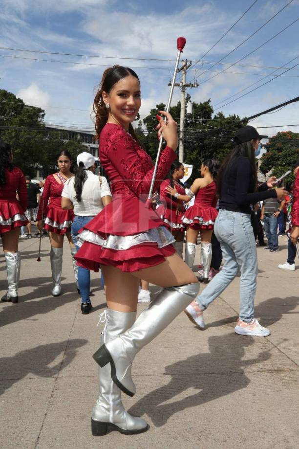 Palillonas derrochan belleza en desfiles patrios en Tegucigalpa (Fotos)