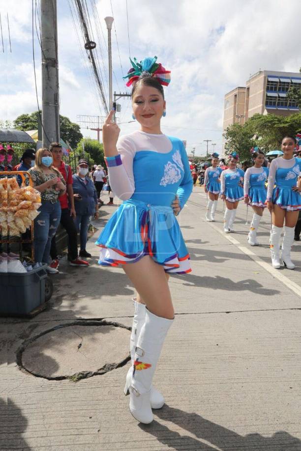Palillonas derrochan belleza en desfiles patrios en Tegucigalpa (Fotos)