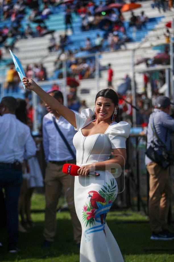 Flores, presentadora del canal HCH, posó para el lente de Diario La Prensa. 