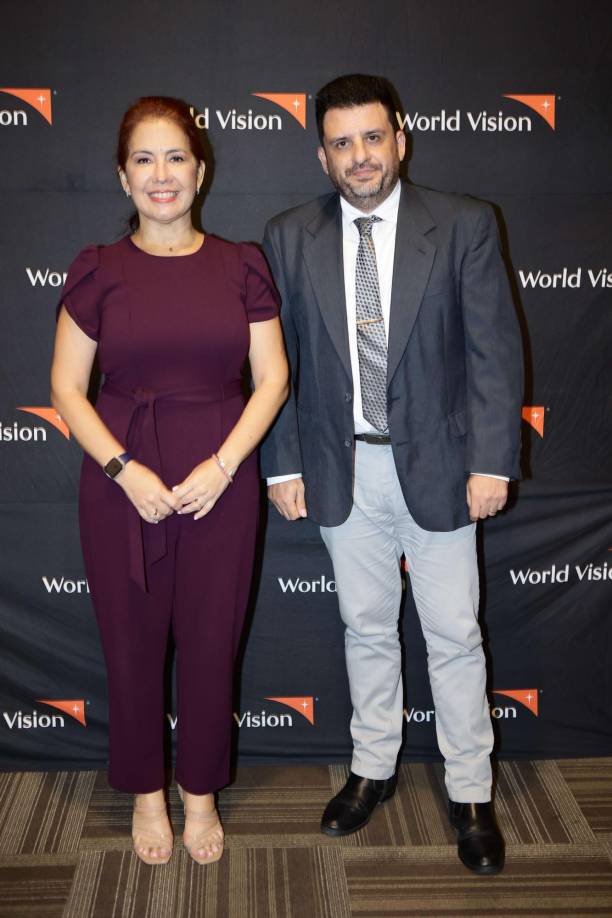 Carla Pantoja y Dr. Jacobo Paredes